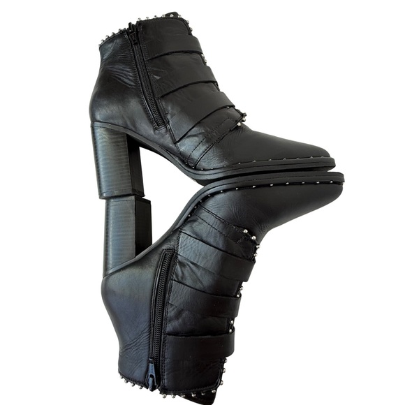 Steve Madden Edgy Black Leather Studded Block Heel Ankle Booties Sz 7 - Picture 5 of 16